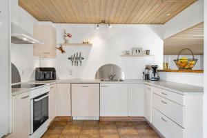 Nice Holiday Home Close To The North Sea - Sj1004