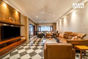 StayVista at Villa Aruna with Board Games, AC