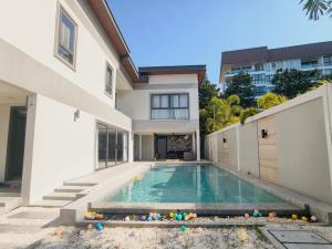 Happy Thailand Luxury 5BR Pool Villa in Jomtien
