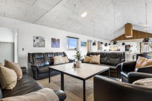 Luxury House With Pool, Spa, And Much More - Sj990