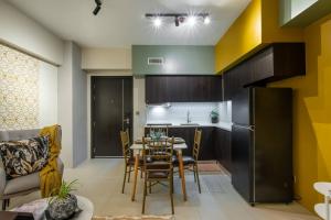 Luxury Designer Condo King Bed Panoramic View