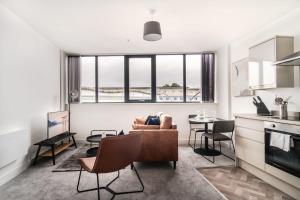 Modern 1BR Near Wrexham Stadium & City Centre