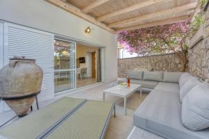 Bougainvillea Old Town Apartment w Terrace - Happy Rentals