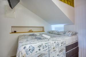 Bougainvillea Old Town Apartment w Terrace - Happy Rentals
