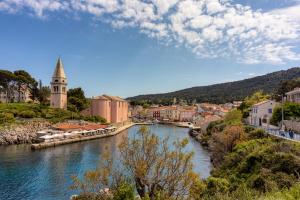 Bougainvillea Old Town Apartment w Terrace - Happy Rentals