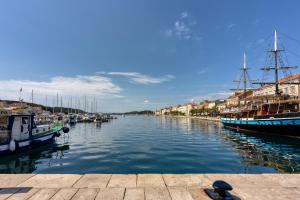 Bougainvillea Old Town Apartment w Terrace - Happy Rentals