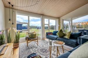 Updated Holiday Home Near North Sea Sj-111