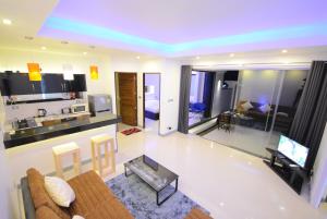 Rocking Chair Pool Villa