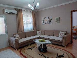 Nonas House