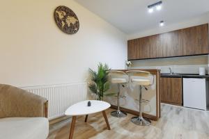 Aqua Studios with Spa & Free Parking