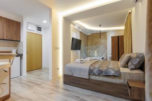 Aqua Studios with Spa & Free Parking