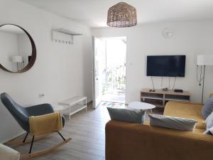 Dömper Döme Apartman 1E