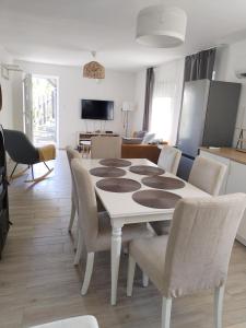Dömper Döme Apartman 1E