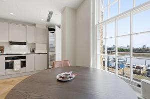 Cheyne Olivera l Luxury Chelsea Retreat with Thames View