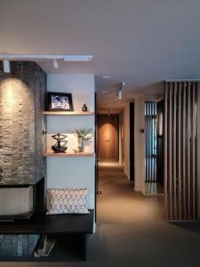 Modern Alpine Retreat Garden and Panoramic Views