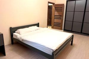 Комфортні апартаменти з кухнею, 87