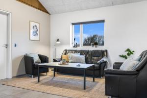 Elevated Luxury House With A View Sj991
