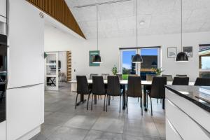 Elevated Luxury House With A View Sj991