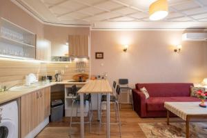 Well-Styled Bright and Cozy Escape