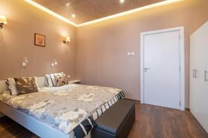 Well-Styled Bright and Cozy Escape