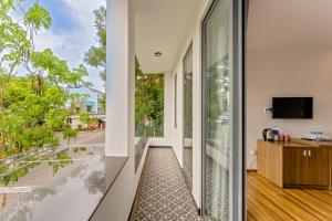 Buddy January Villa