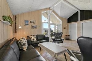 Spacious Well-Kept Summerhouse By North Sea Sj593