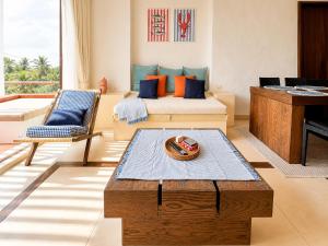 Hua Hin Beach Front Condo - Med style Suite Room