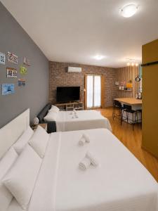 B&B NewYork, Avellino