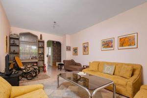 Cozy 2BD Apartment with Sunny Balcony by Flаt Mаnаger