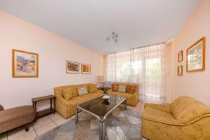 Cozy 2BD Apartment with Sunny Balcony by Flаt Mаnаger