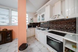 Cozy 2BD Apartment with Sunny Balcony by Flаt Mаnаger