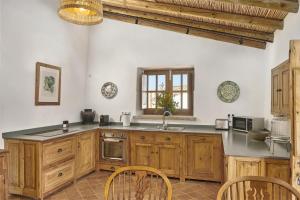 Andorinha House, Callebanda Barracol