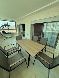 Modern penthouse front beach and restaurants