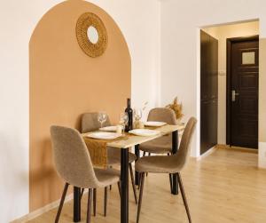 Azoria Stay Near IOR Park and Nicolae Grigorescu Metro Station