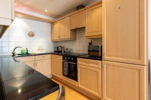 Chic Central 2BDR London Retreat