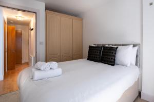 Chic Central 2BDR London Retreat