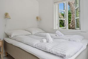 Beautiful Cabin 3 Min Walk to Hornbaek Beach