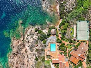 CASA MUGHETTO R5055 WiFi, seafront, private sea access, swimming pool
