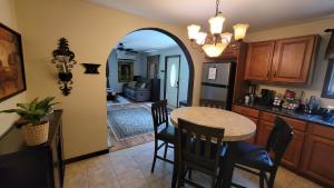 The Sovereign Suite - Cozy And Convenient With Home Theater