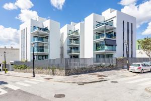 Bright & Modern Los Pacos Retreat - 3 Bedroom - Pass the Keys
