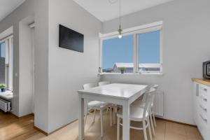 Stylish 3BR Apartment with Garden and Free Parking