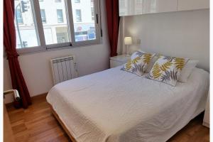 2 Bed Flat - Sleeps 6 - Pets - Pool - Parking