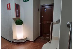 2 Bed Flat - Sleeps 6 - Pets - Pool - Parking