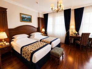 GLK PREMIER The Home Suites & Spa
