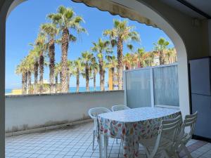 P102 - Porto Recanati, monolocale fronte mare con terrazza