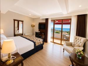 GLK PREMIER The Home Suites & Spa