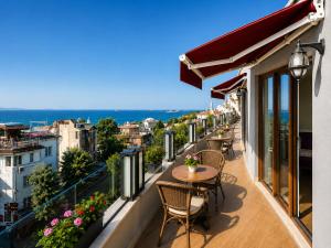 GLK PREMIER The Home Suites & Spa