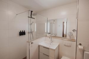 Helles 2 Zimmer Apartment mit Balkon und Tiefgarage
