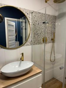 Sky Tower XVIII