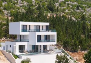 Villa Malu with Heated Pool & Jacuzzi